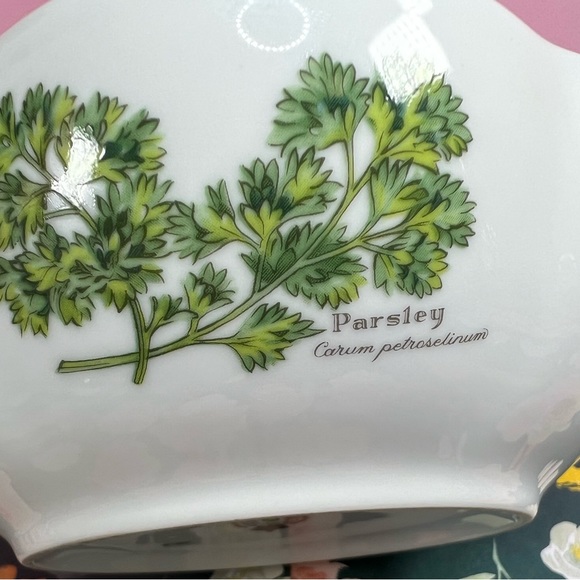 Royal Worcester Herbs Medium Round SCALLOPED BOWL Botanical Florals Gold Trim - Picture 4 of 10